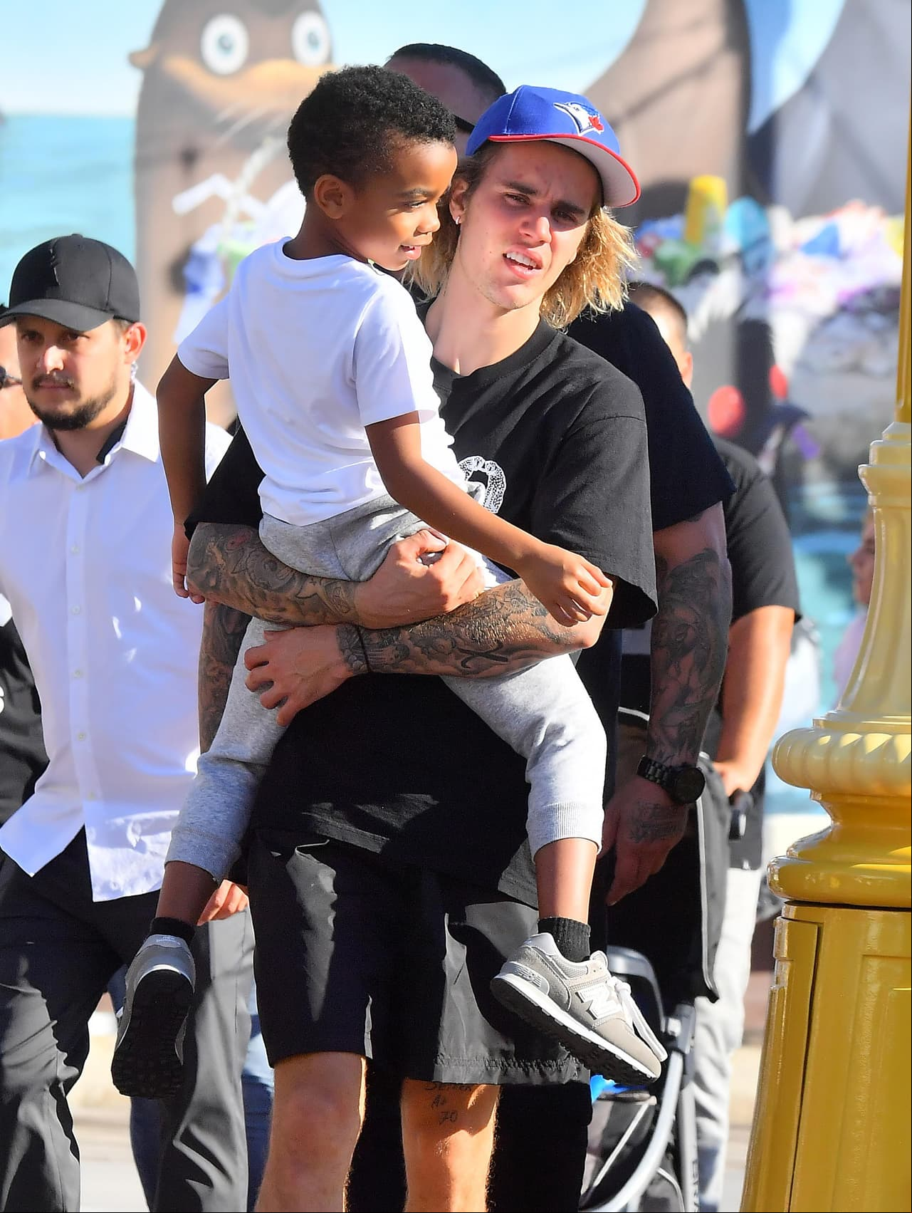 De lo más relajado y con un outfit casual, Justin se subió a los juegos mecánicos.