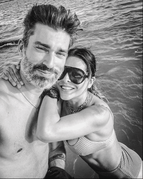 El esposo de Grettell se encargó aclarar la situación legal en la que precisó que nos se encontraba detenido, pero que hace casi 10 años cometió un error, del cual se arrepiente y por el que, incluso, recibió una sanción pública. También se dijo agradecido por la segunda oportunidad que le dio la vida a nivel personal, detallando que a la actriz siempre le habló con la verdad.