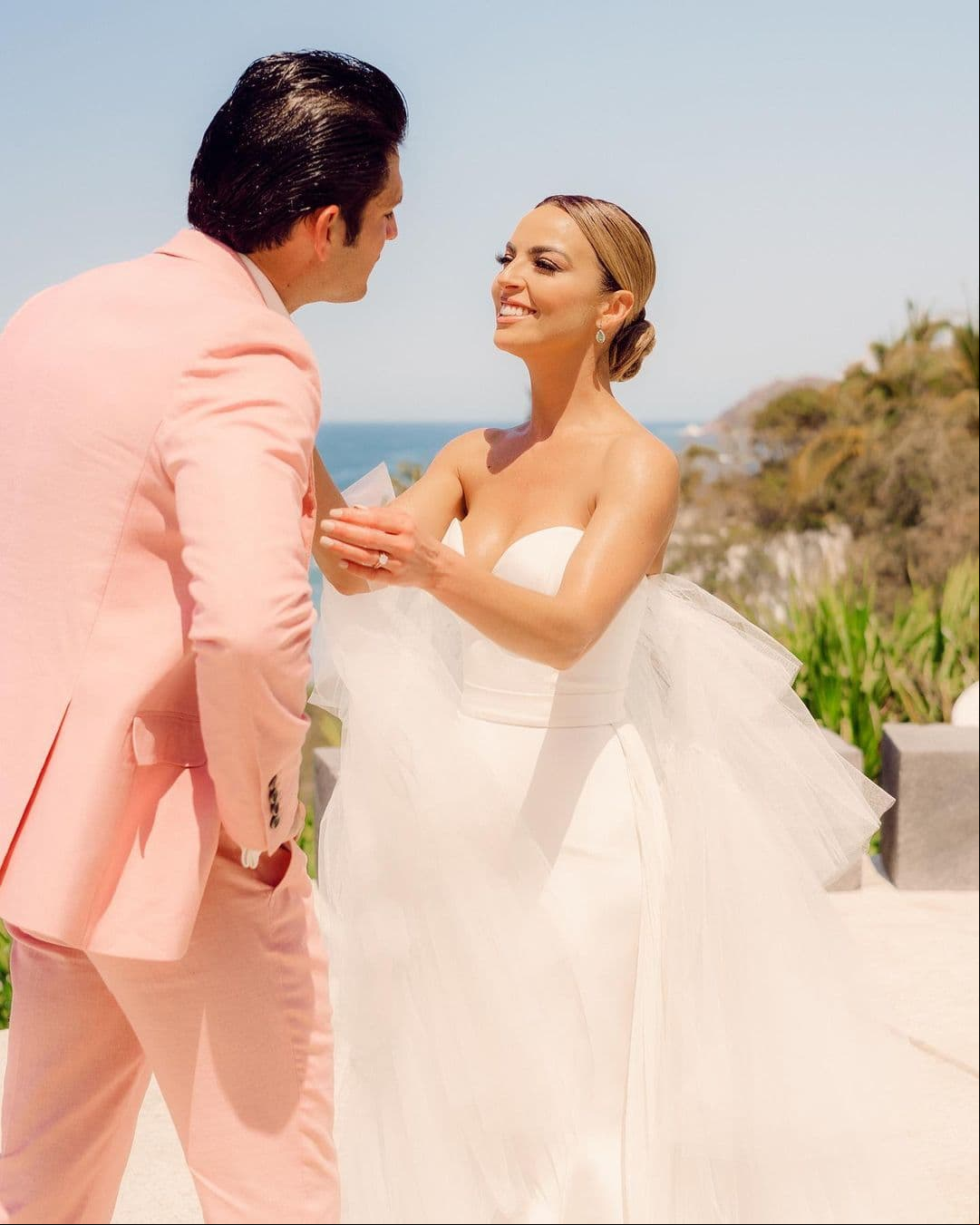 Mariana Torres comparte romántica foto de su luna de miel