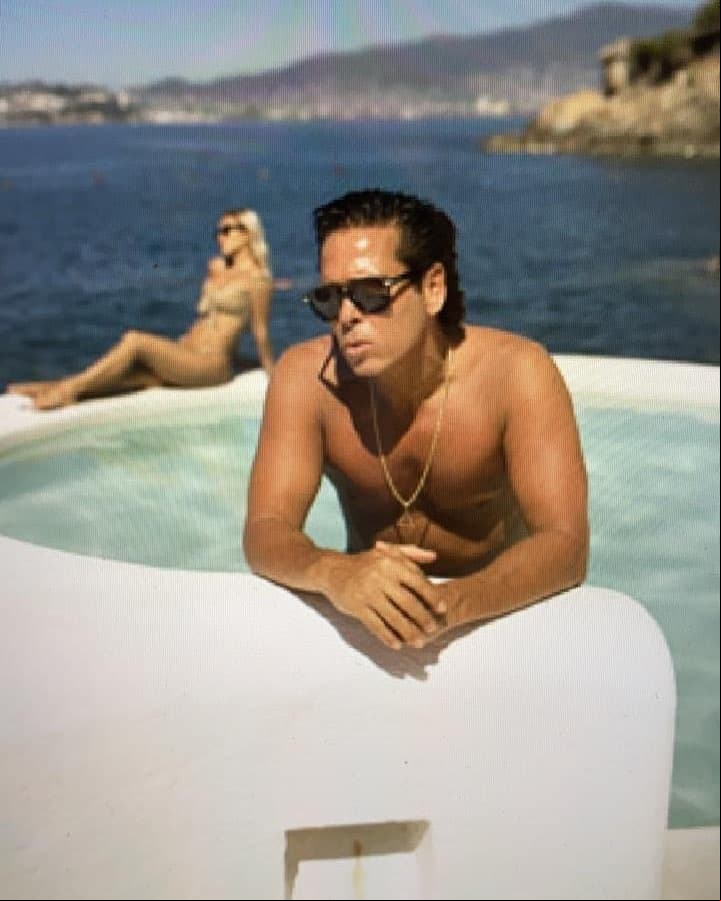 “Alójate en la casa más famosa y exclusiva de la ensenada de Acapulco, usada para diversas filmaciones cinematográficas, reality shows, entre otros", se lee en página.