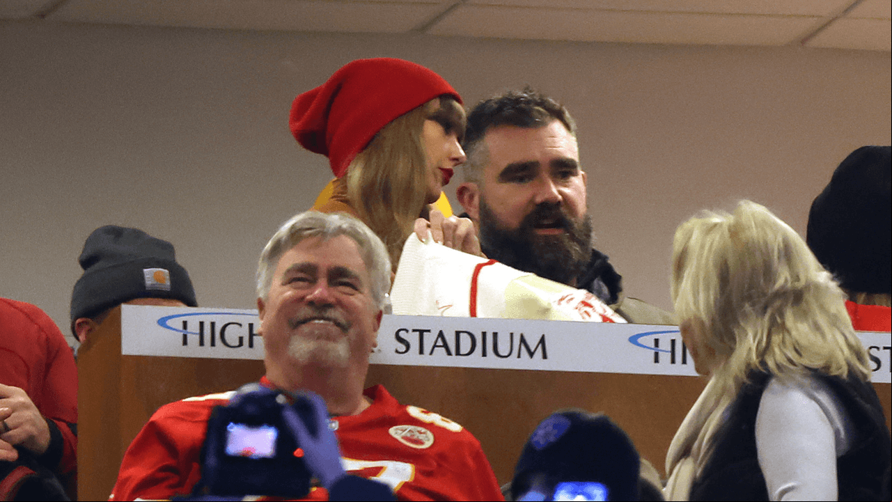 Taylor Swift y Jason Kelce, hermano de su novio Travis Kelce