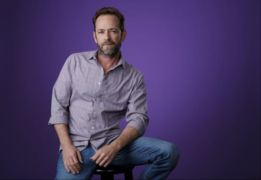 LUKE PERRYEl actor conocido por interpretar a “Dylan McKay” en la serie Beverly Hills, 90210 falleció el lunes 4 de marzo a los 52 años, según dio a conocer su representante. El estadounidense perdió la vida tras sufrir un derrame cerebral el 27 de febrero por el que fue hospitalizado en California.