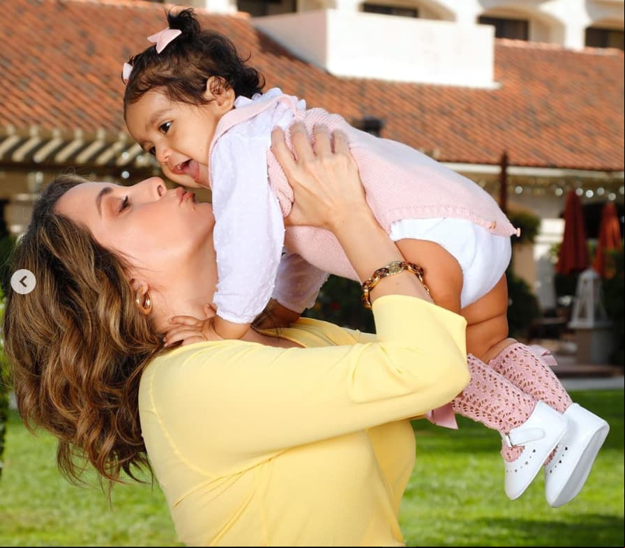 En noviembre de este año, Karyme platicó con el programa ‘De primera mano’ de cómo ha cambiado su vida ante la llegada de Ana Lucía y Mateo.