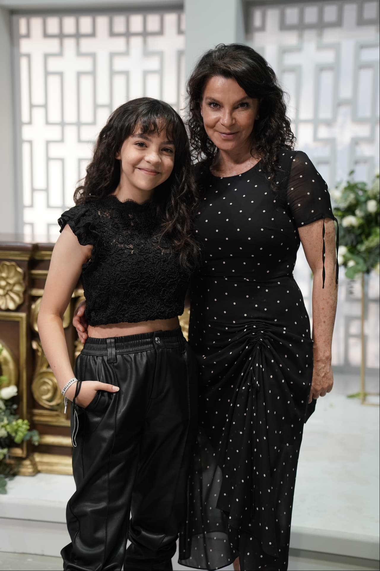 María Perroni y Mariana Garza, quienes son hija y madre en la vida real y en la ficción, no dudaron en posar para la cámara.