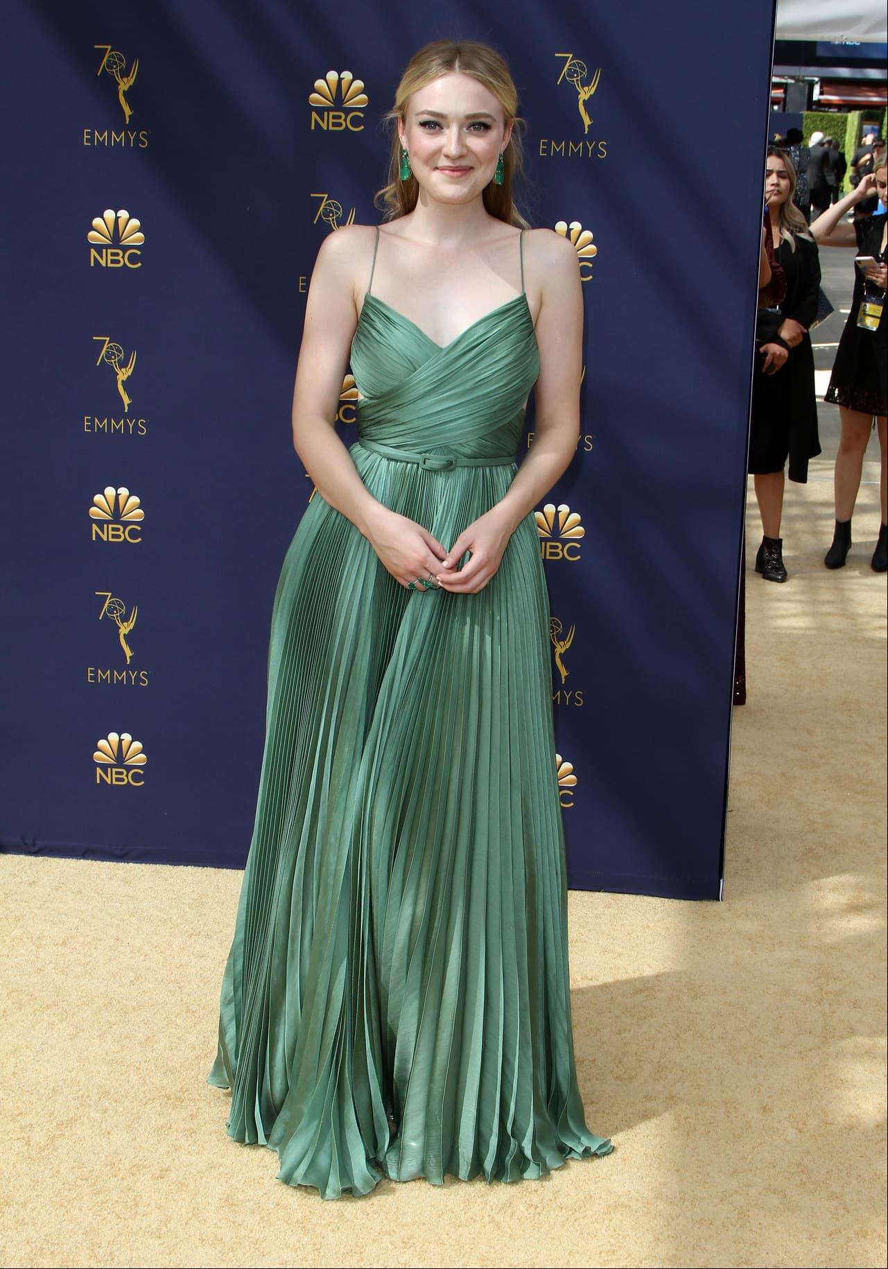 Dakota Fanning arriesgó en un vestido verde vaporoso, que le valió ser de las mejor vestidas de la noche