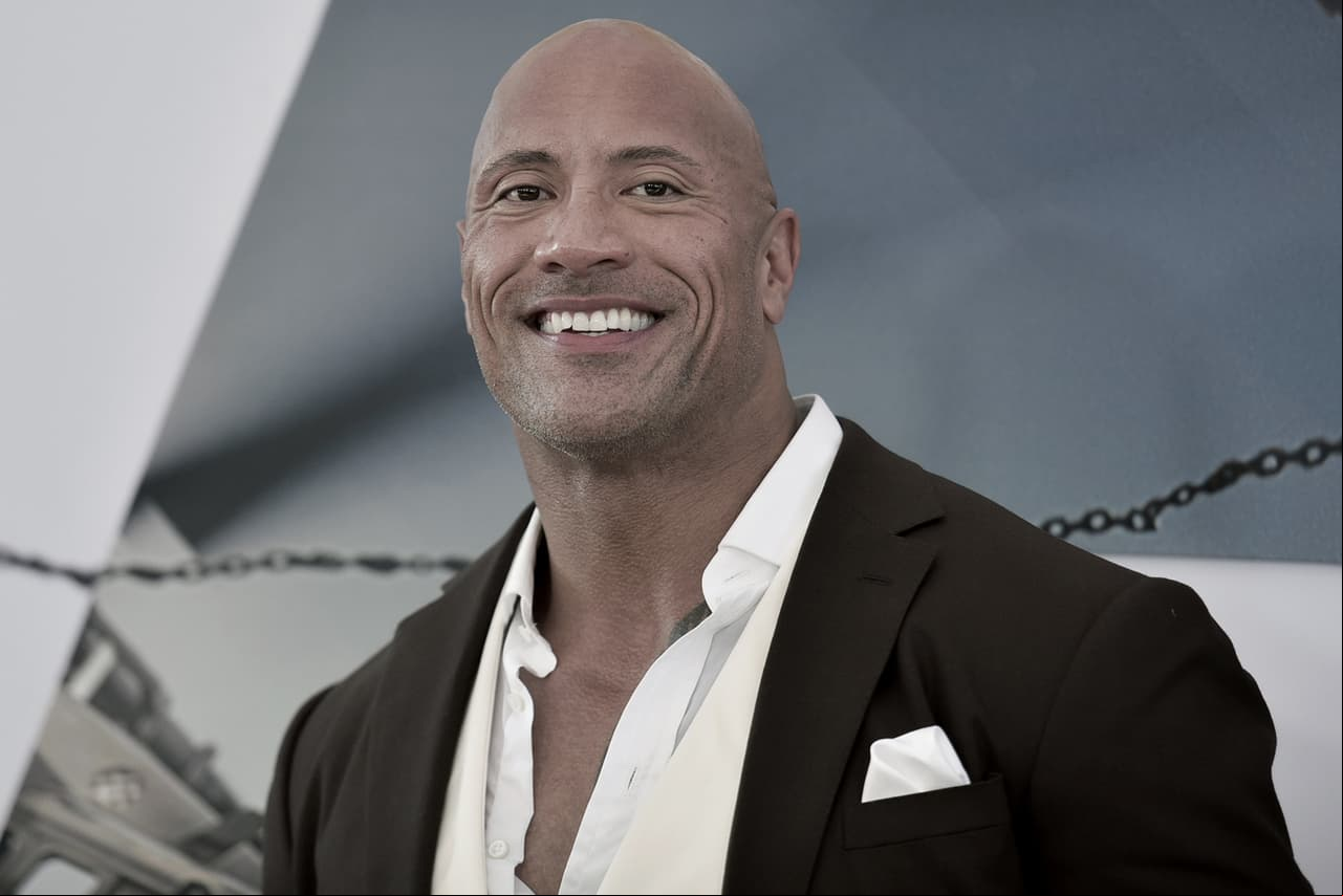 Dwayne Johnson compartió en los primeros meses de 2018 en una publicación de Instagram que cuando tenía 15 años, presenció el intento de suicidio de su madre. Meses después, en entrevista al medio británico ‘Express’, el actor dijo que estuvo deprimido y llegó a un punto en el que no quería hacer nada. “Ambos logramos curarnos, pero siempre tenemos que hacer todo lo posible para prestar atención cuando otras personas sienten dolor. Tenemos que ayudarlos a superarlo y recordarles que no están solos”, expresó.