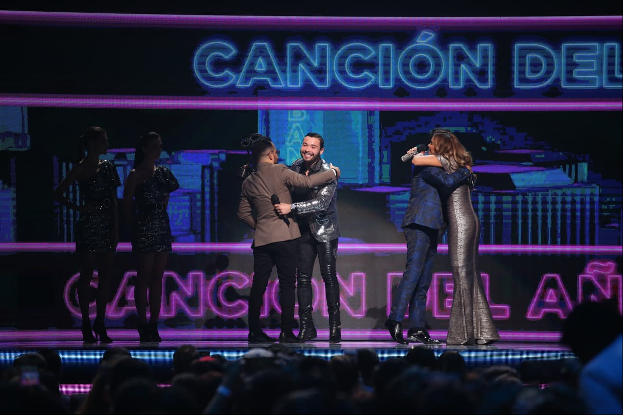 Los Sebastianes ganaron Mejor Canción del Año por "A través del vaso".