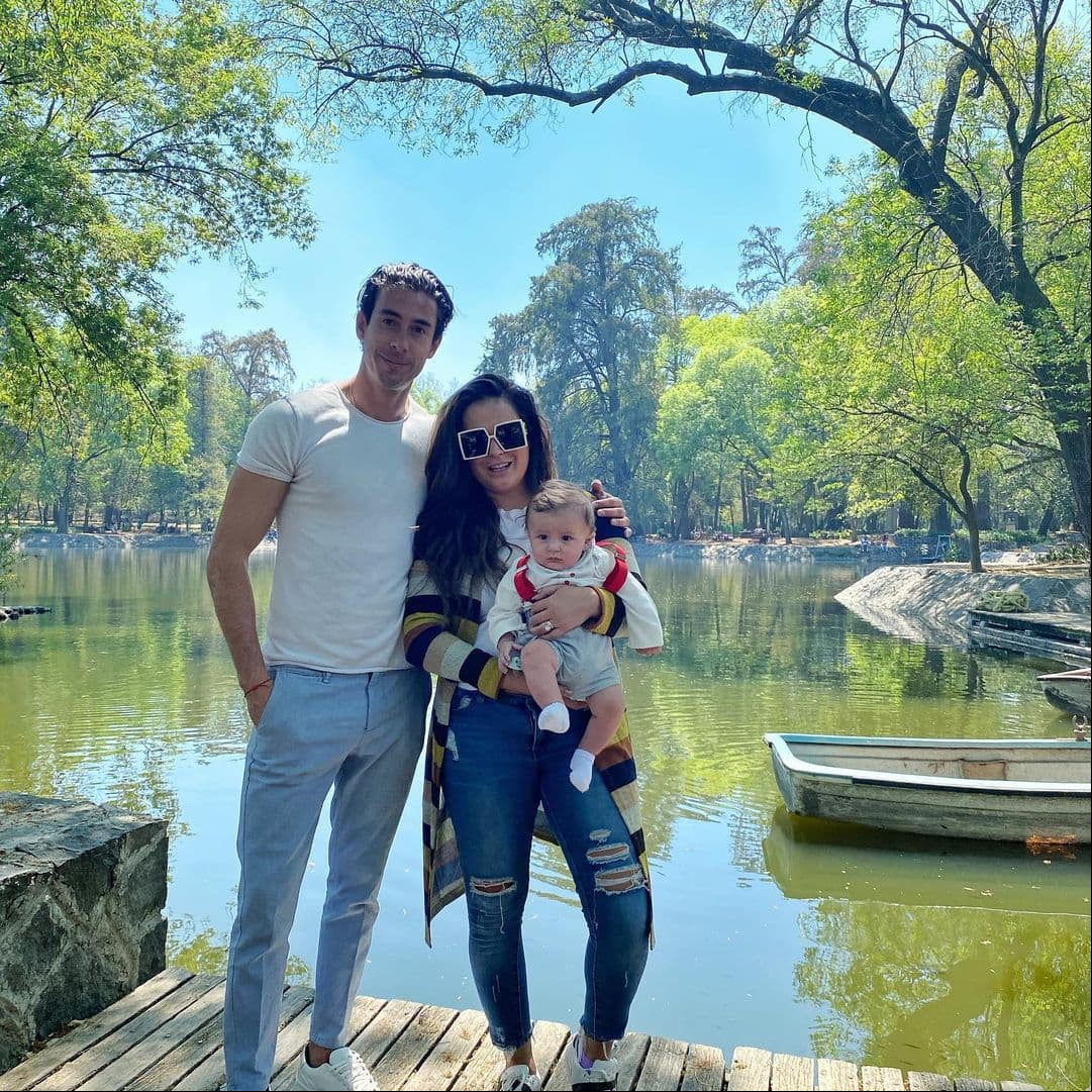 Mariana Echeverría anunció el nacimiento de su primer hijo el 15 de octubre de 2020. El pequeño, quien es fruto de su matrimonio con el futbolista Oscar Jiménez, pasará su primer 10 de mayo junto a la integrante de ‘La familia disfuncional’.