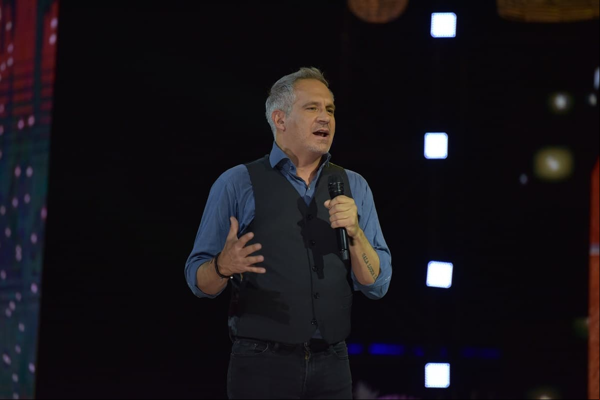 Arath de la Torre fue otro de los comediantes que llegaron con su carisma a formar parte de esta celebración que enaltece a México.