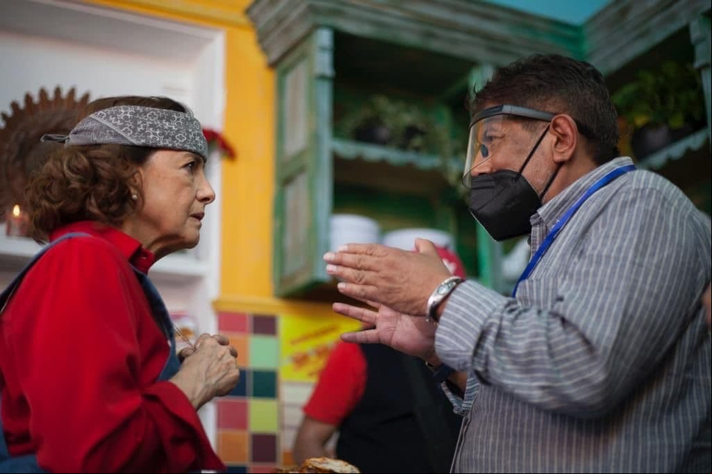 Desde los primeros capítulos, Juan Osorio guiaba a los actores en sus escenas.