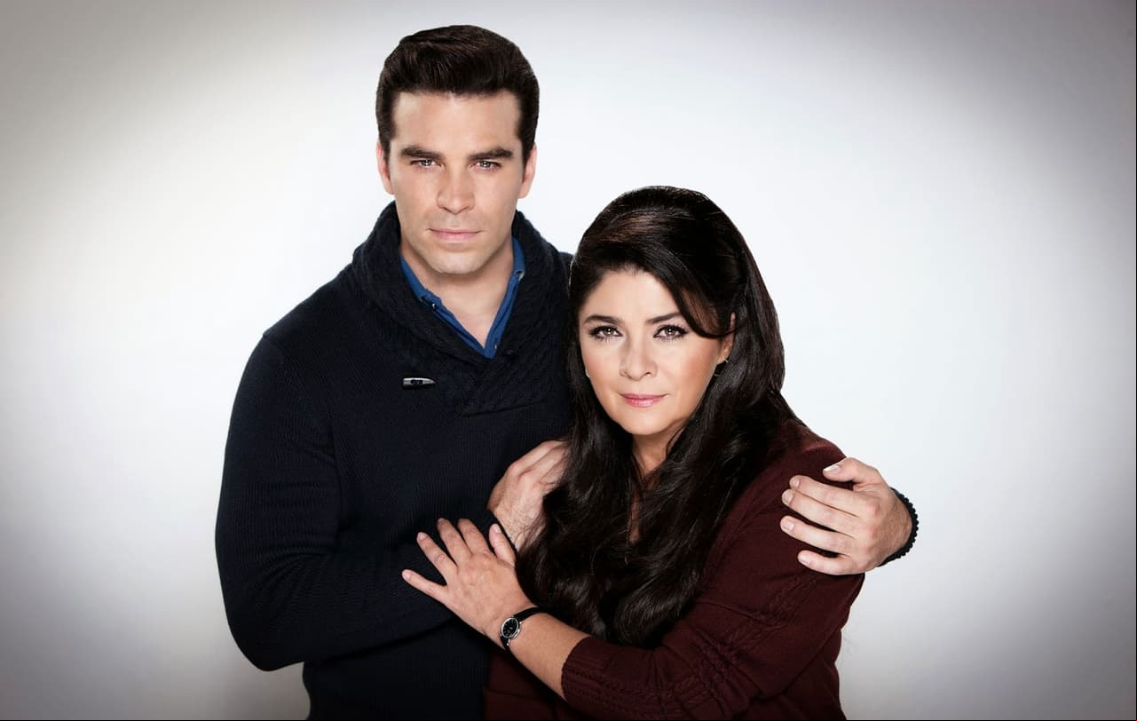 Gracias a ‘Corona de lágrimas’ ganó su segundo premio TVyNovelas en la categoría ‘Mejor actriz protagónica’ en 2013.