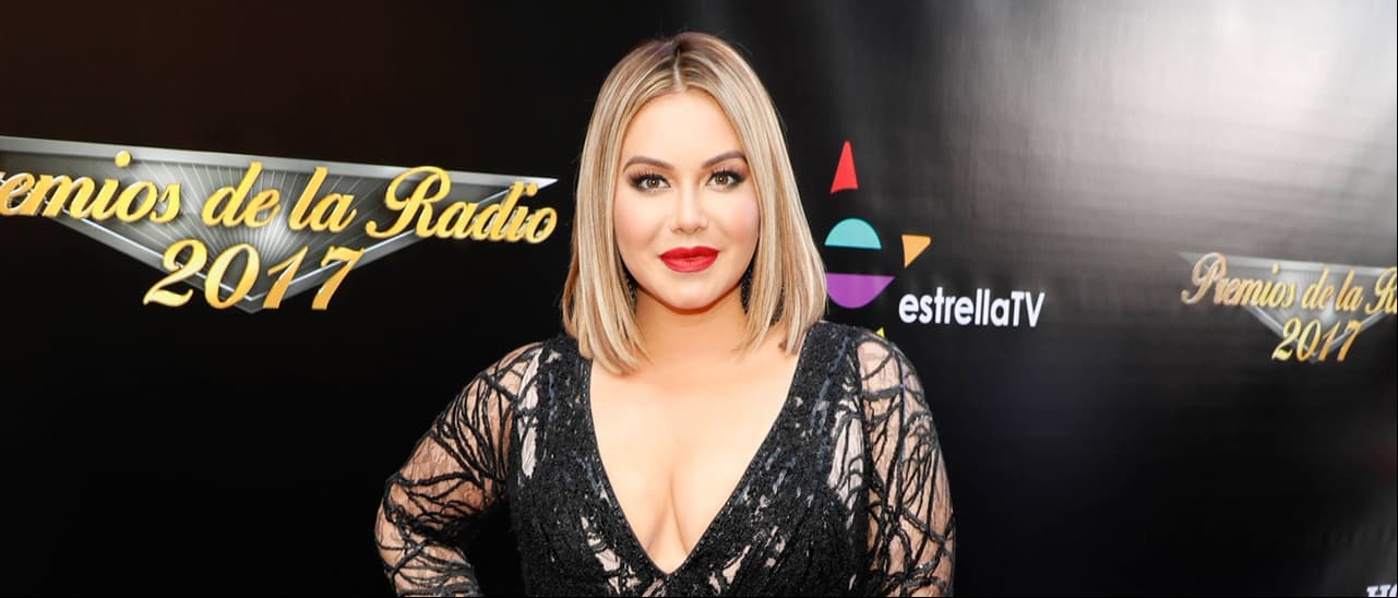 Chiquis Rivera sufre un accidente con su vestuario en el escenario
