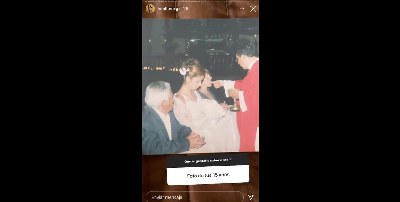 Kimberly Flores presumió foto de sus XV años.