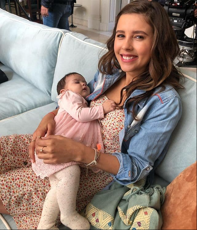 A través de su cuenta de Instagram, la joven actriz expresó que después de la grabación de esta serie: “Ya hasta me dieron ganas... pero por ahora voy ser mamá en la ficción”.