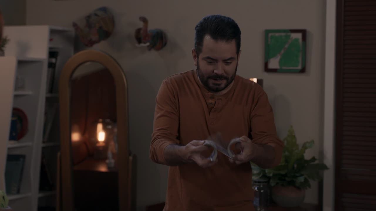 En el capítulo 9, Federico descubre que Nico es el famoso mago que salía en 'Chiquillando' y le hace una llamada, ayudado por la farmacéutica, para avisarle de un falso reencuentro del elenco. 
<br>
<br>Nico de inmediato se pone a practicar sus trucos de magia, pero es malísimo.