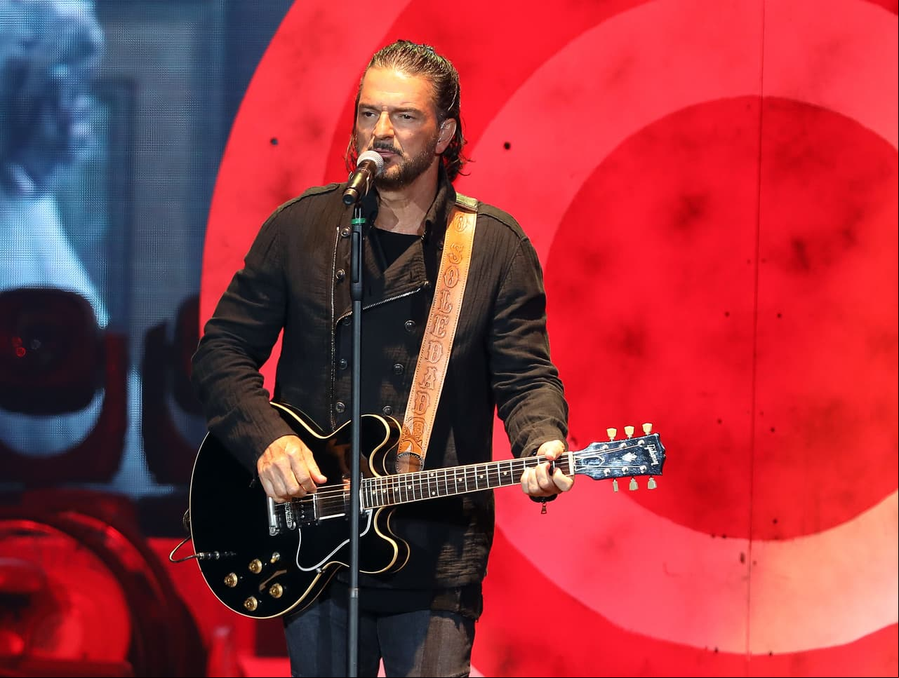 Ricardo Arjona viaja en metro y nadie lo reconoce