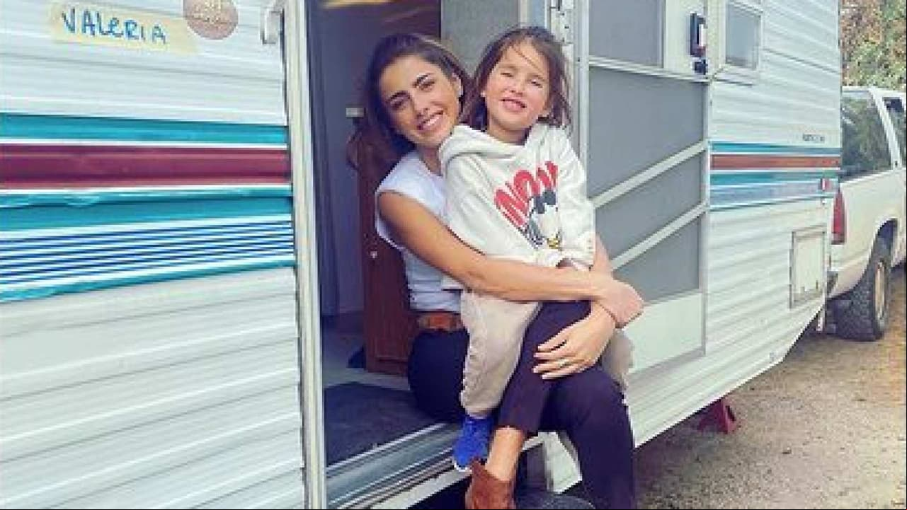 Michelle Renaud sufre accidente por salvar a su hijo de unos perros en locaciones de Quererlo Todo