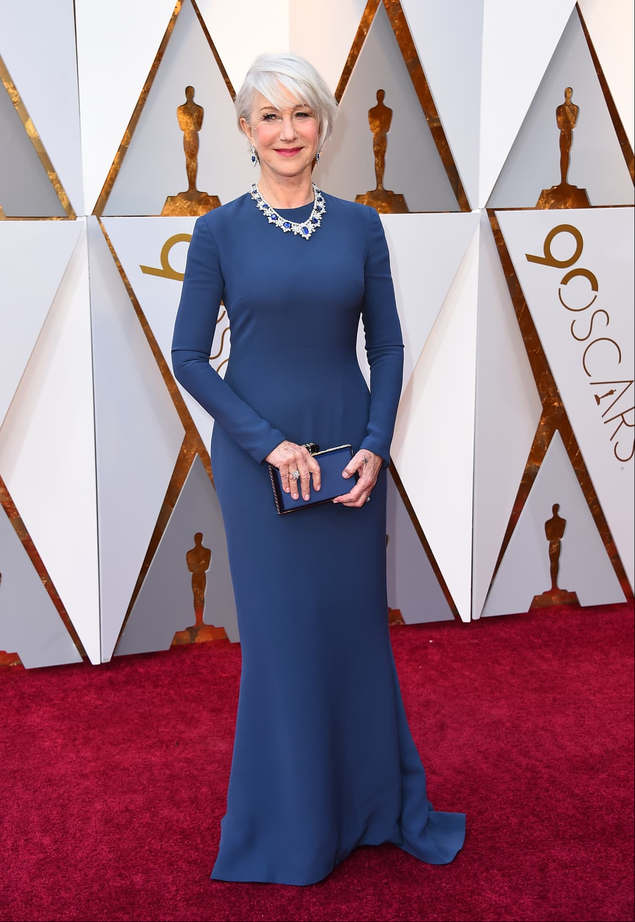 Helen Mirren impactó con su atuendo.