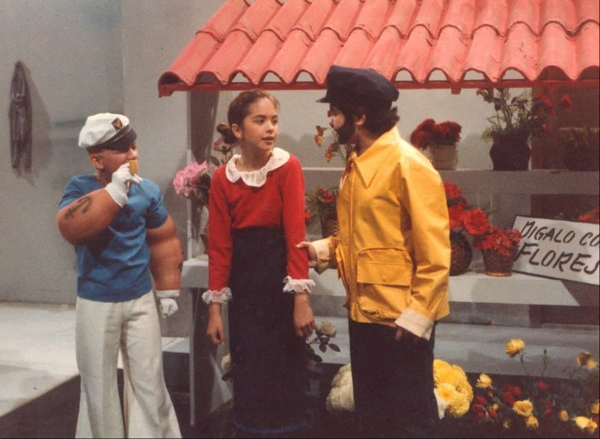 Su carrera comenzó cuando tenía 10 años en los programas de Televisa: 'Alegrías de mediodía' y 'Chiquilladas'.