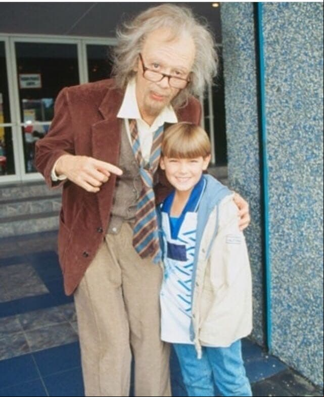 Precisamente, esta telenovela marcaría el debut de Jordi Landeta, hijo menor del actor Manuel Landeta y hermano del también actor infantil Imanol.