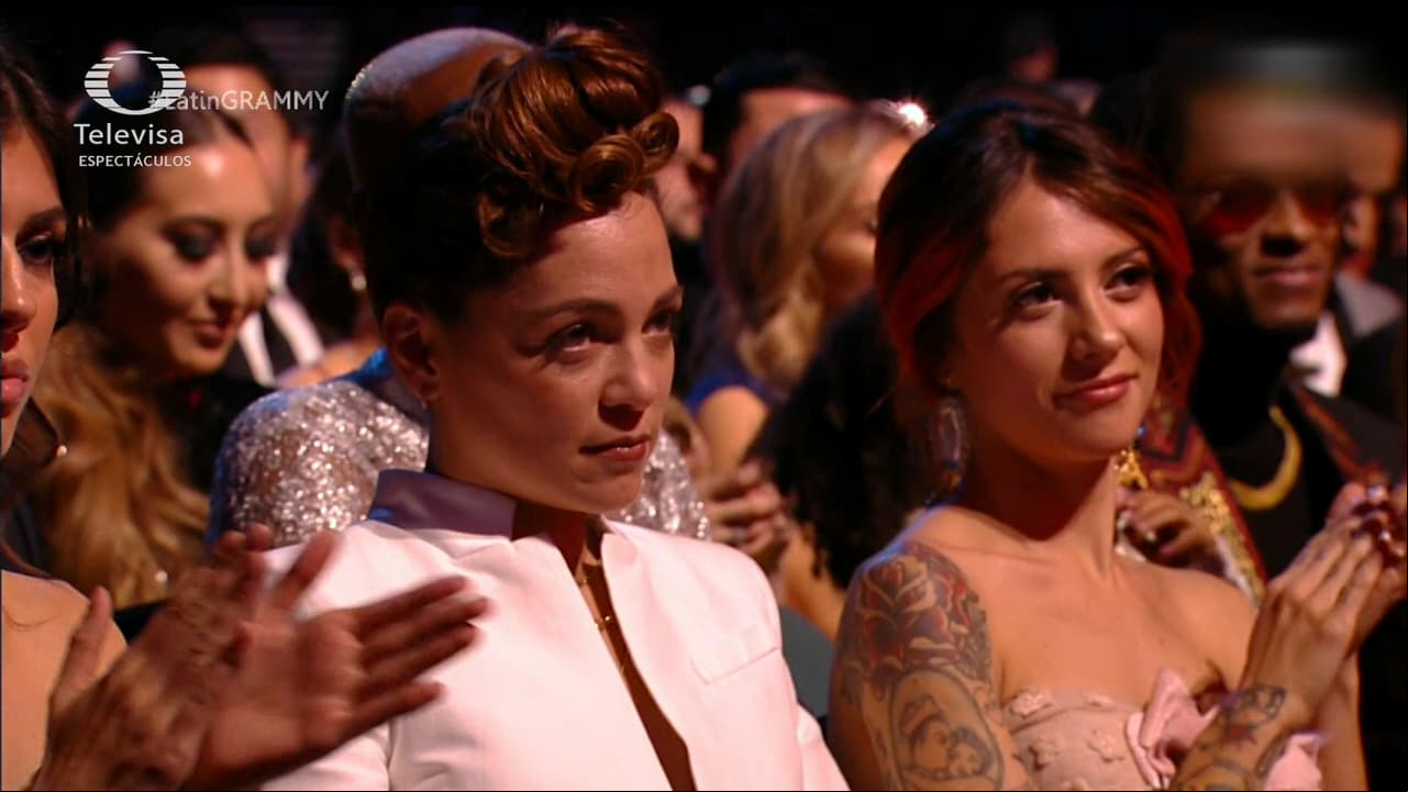 Natalia Lafourcade responde a polémico gesto durante los Latin Grammy