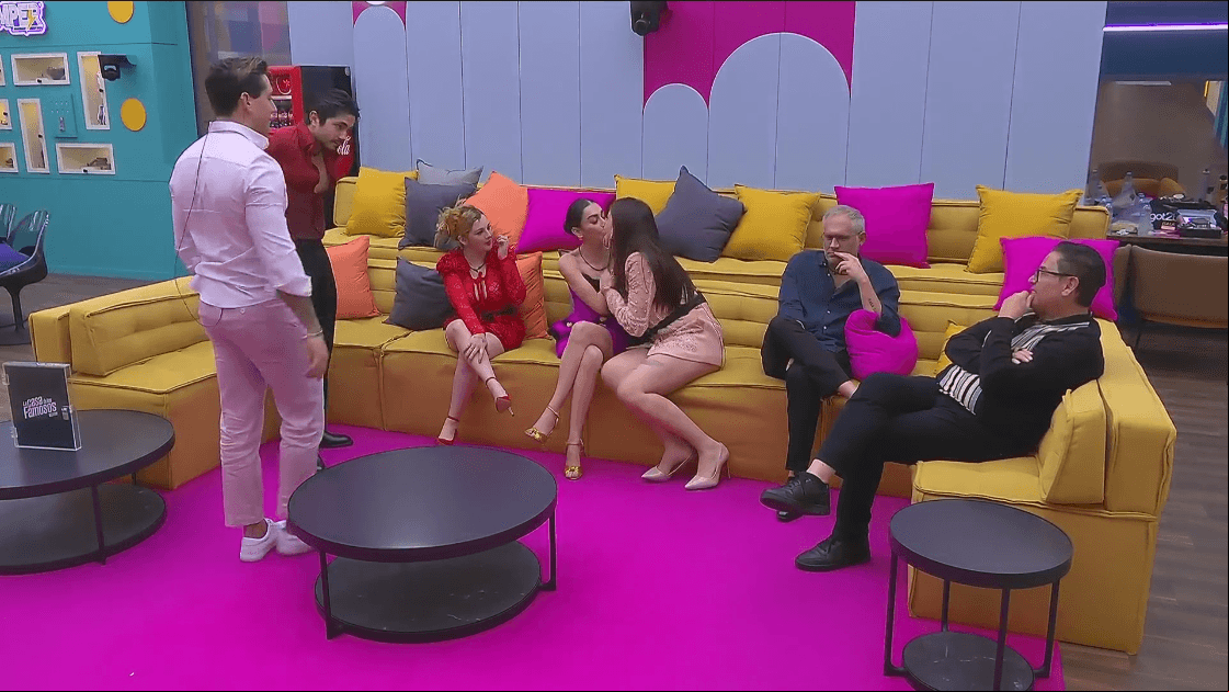Karime besa a Gala