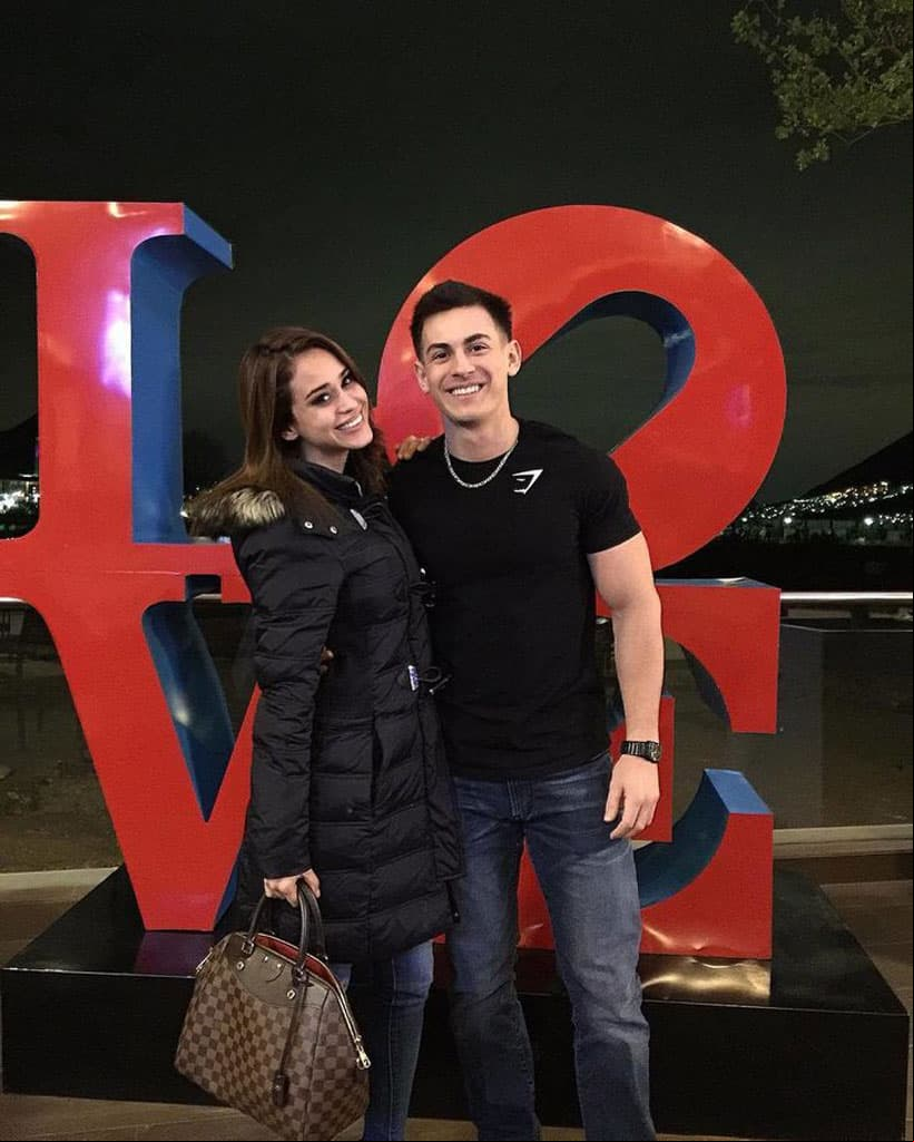 En julio de 2018, Douglas Martin, jugador profesional de videojuegos, terminó su relación con Yanet García. Meses después, Martin compartió en Youtube un clip en el que arremetió en contra de ‘La Chica del Clima’, acusándola de interesada, por lo que ella respondió a través de un comunicado oficial en sus redes sociales, dejando claro que ha luchado por salir adelante y que tomó las oportunidades que se le han presentado.