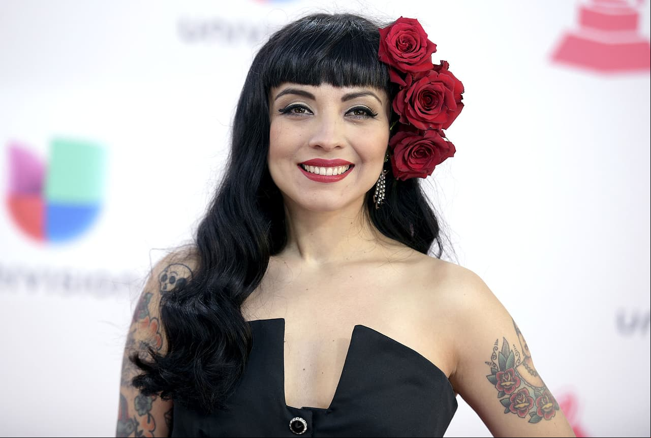 Revelan imagen de Mon Laferte donde luce irreconocible antes de ser famosa