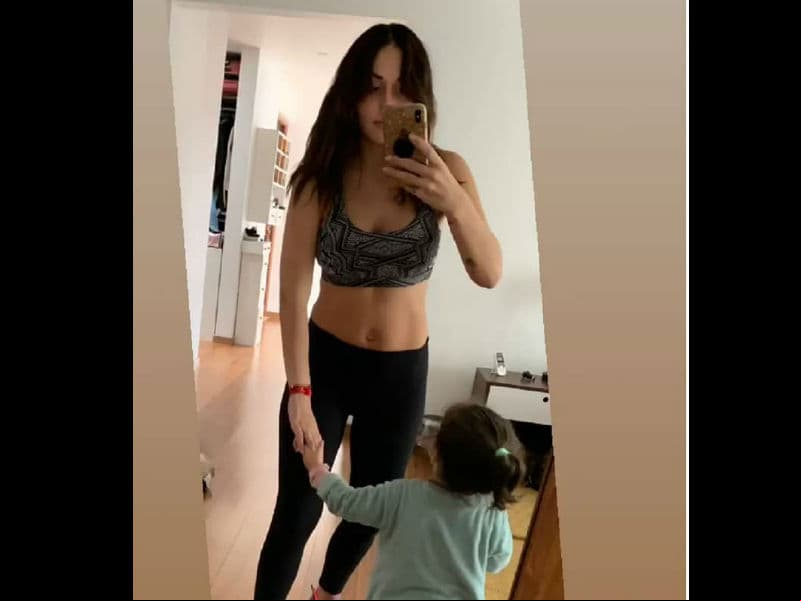 Desde que su hijo Luka nació el pasado 20 de mayo, Zuria Vega ha mostrado en redes sociales cómo ha sido el proceso para perder los kilos que ganó durante su segundo embarazo, ganándose cientos de halagos por su rápida transformación física.