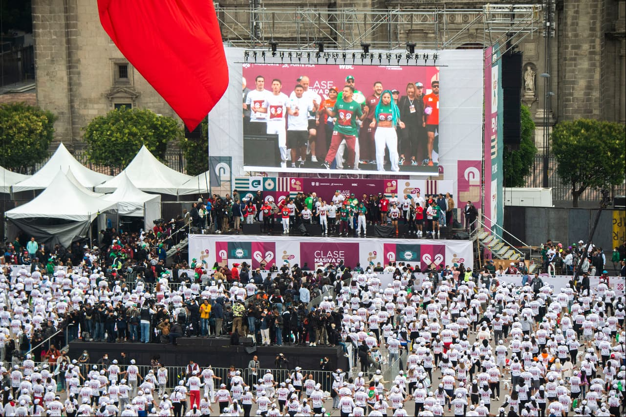 México se quedó con el Récord Guinness de la clase de boxeo más grande del mundo.
<br>