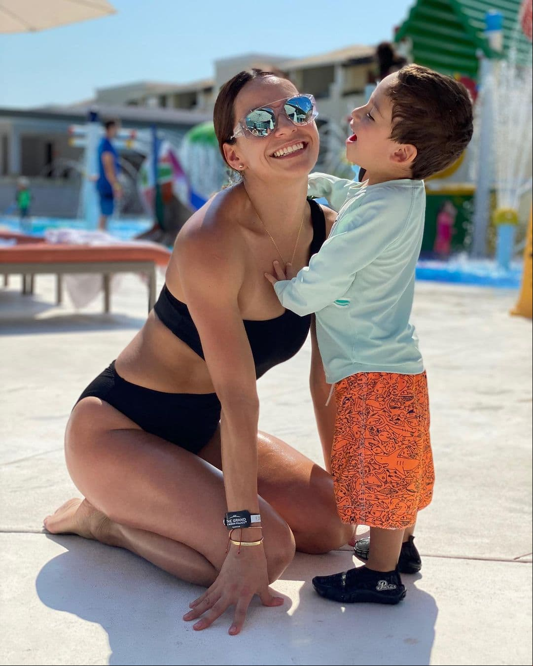 “Mi amor siempre recuerda que aquí están mis brazos acompañándote siempre que necesites un apapacho de mamá, yo siempre velaré porque seas un niño muy feliz . Te amo. ¡Feliz Cumpleaños Patricio!”, sentenció.