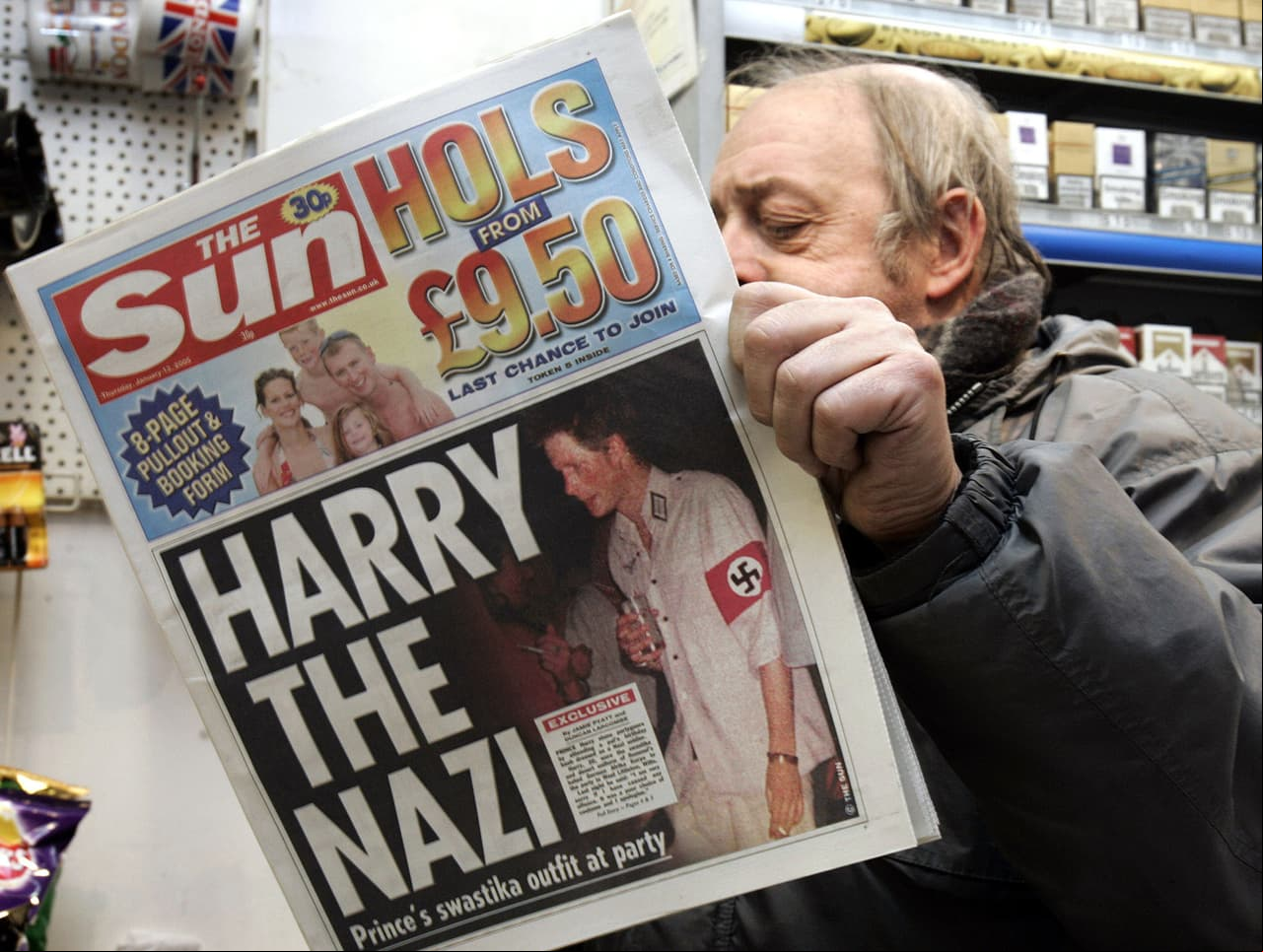 El príncipe Harry se vistió de nazi