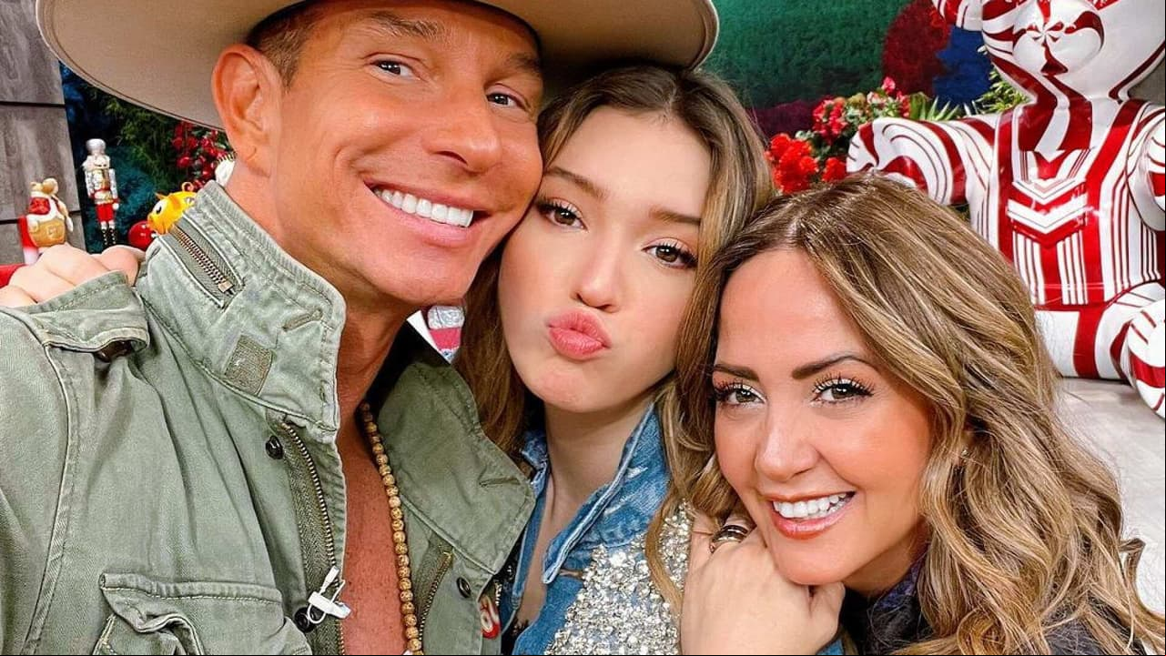 Hija de Andrea Legarreta aparece abrazando a misterioso galán y le dice: "Te amo"