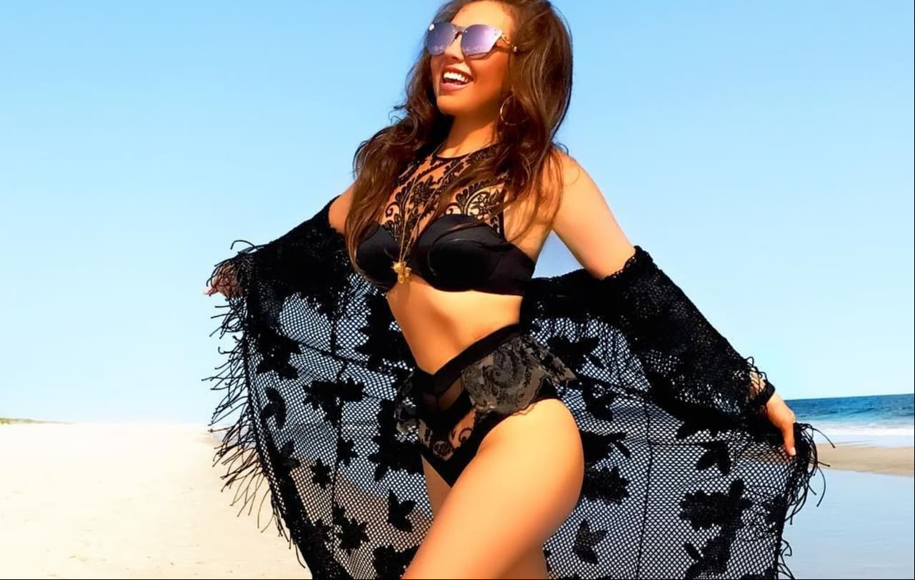 ¡Obtén una cintura de avispa como la de Thalia con su rutina de ejercicio!