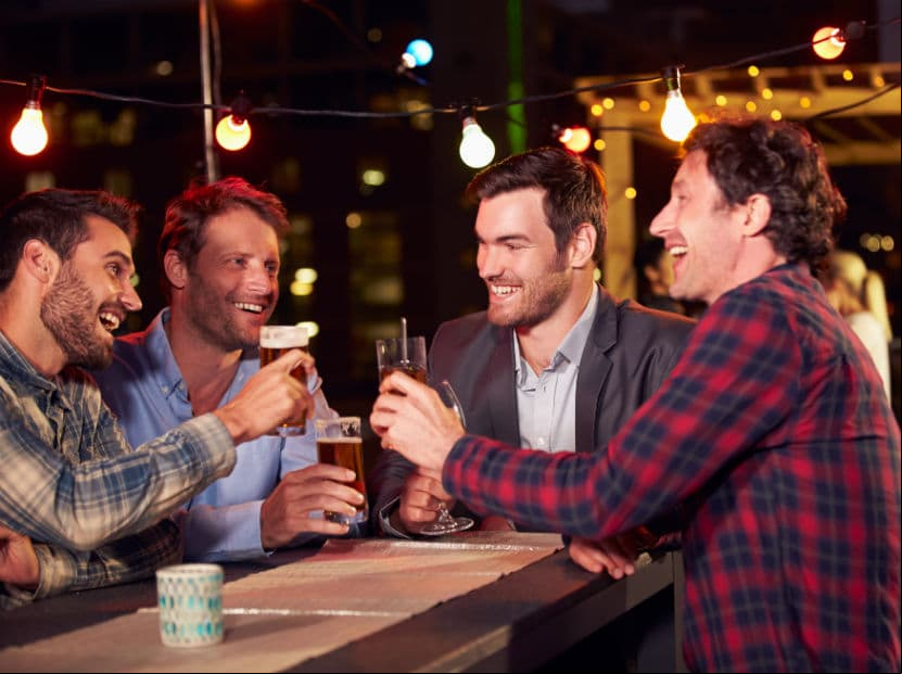Sagitario, Aries, Libra y Géminis son expertos en sacarte una sonrisa, además de ser los más divertidos del Horóscopo, crean lazos sentimentales muy sólidos. Se caracterizan por su empatía y su excelente sentido del humor.