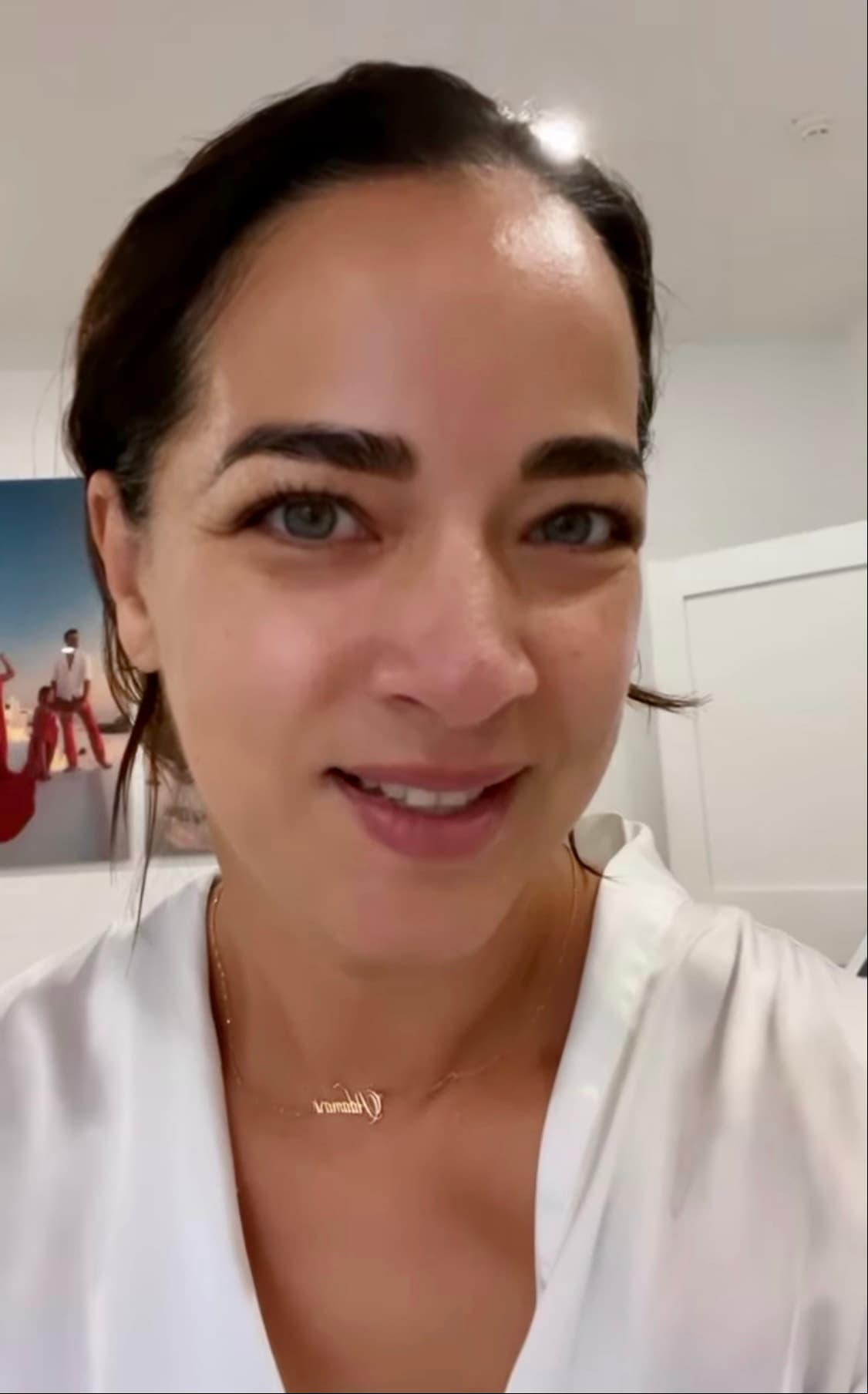 Adamari López se deja consentir en el salón de belleza