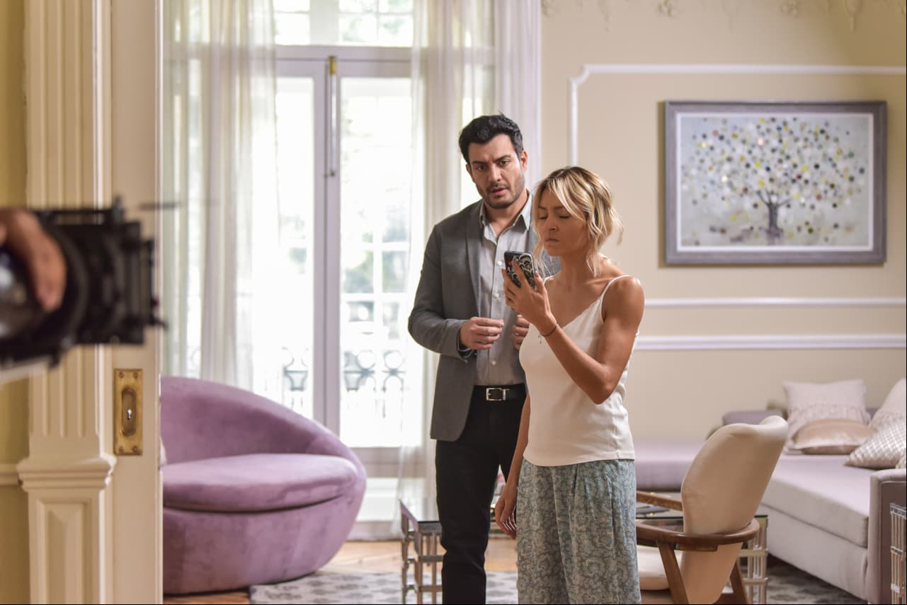 Desde el pasado 2 de marzo, Giselle González arrancó las grabaciones de "Imperio de Mentiras", telenovela estelarizada por Andrés Palacios y Angelique Boyer. Aquí te presentamos en exclusiva algunas imágenes de lo que ha pasado detrás de cámaras de esta producción.