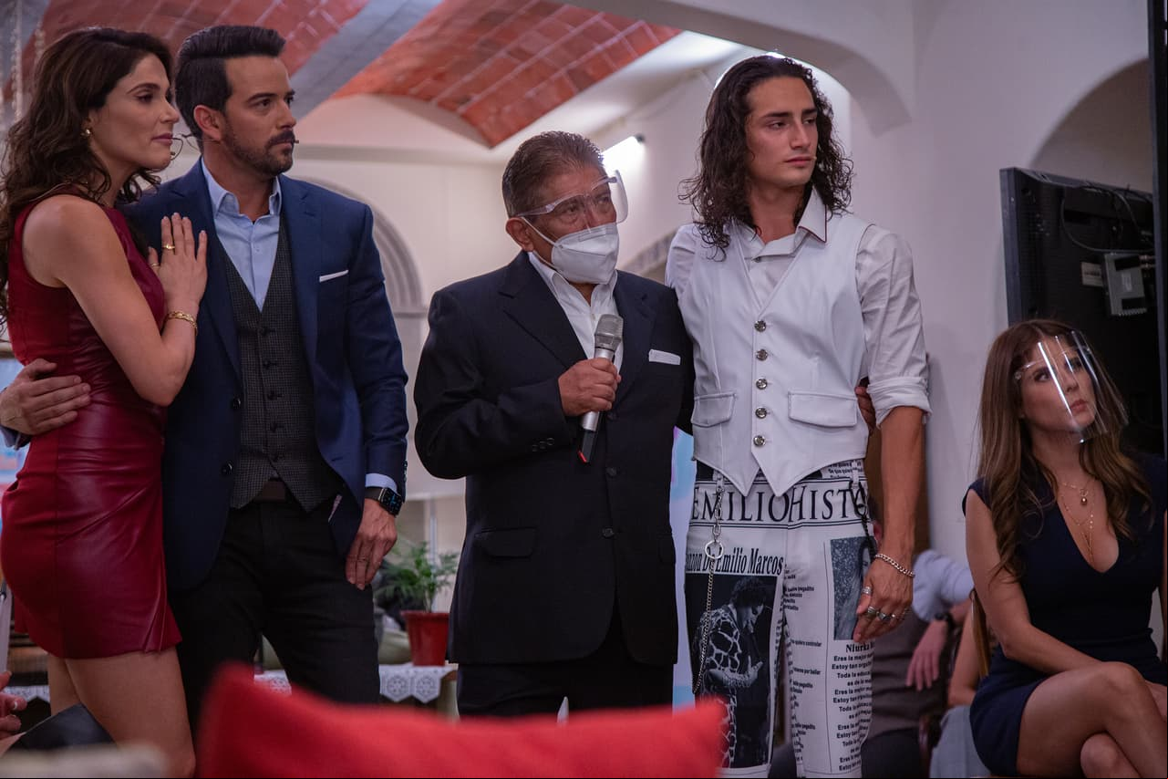 Tras presentar escenas e imágenes de la telenovela, la prensa realizó algunas preguntas para el elenco y el equipo de producción.