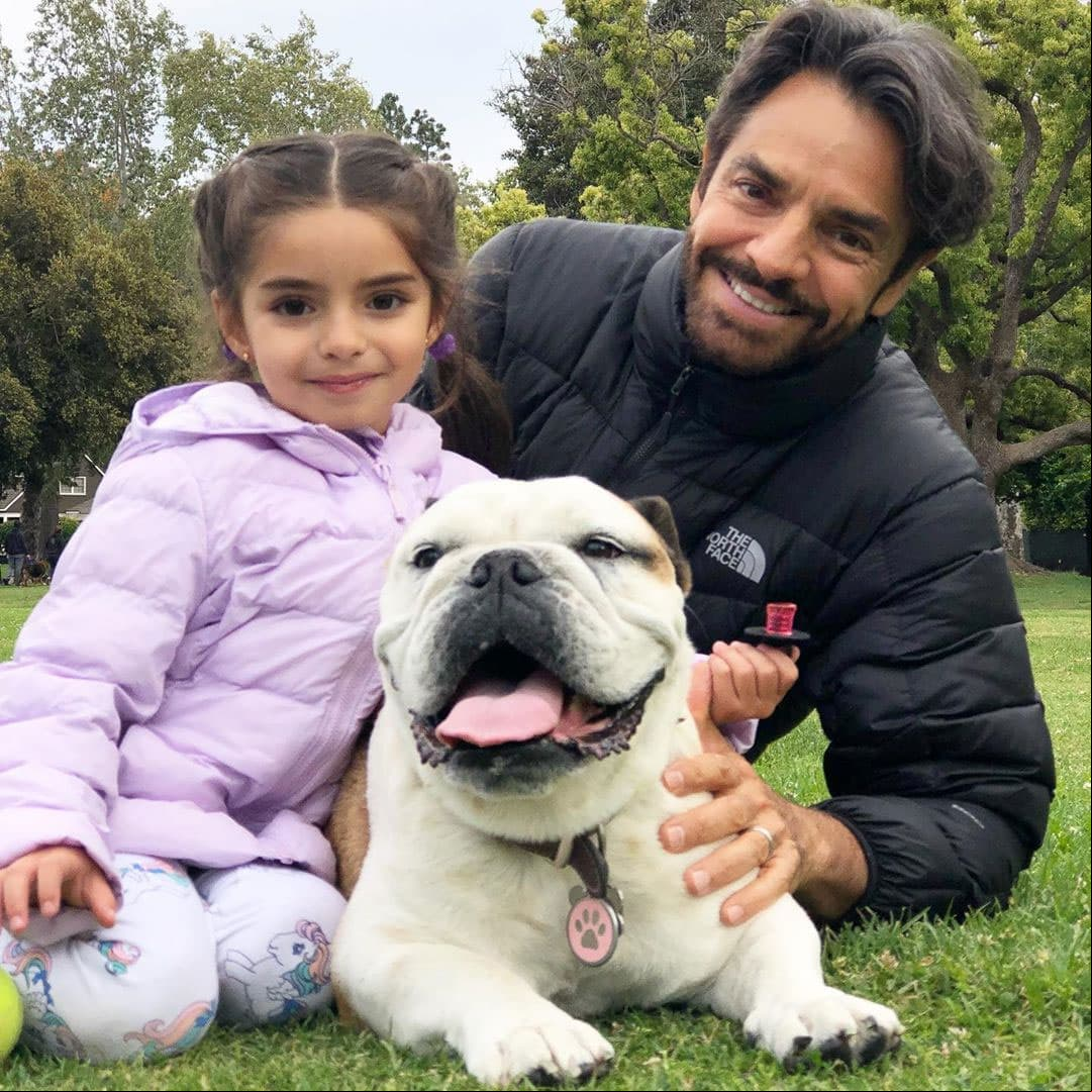 Alessandra Rosaldo compartió unas emotivas palabras a Eugenio Derbez. “¡Feliz día del padre amor mío! Gracias por hacer de tus momentos con Aitana y Fiona una celebración y diversión. Gracias por formar conmigo nuestra hermosa familia y por ser un maestro para todos los que te rodeamos, somos muy afortunados de tenerte. Te amamos”, agregó.