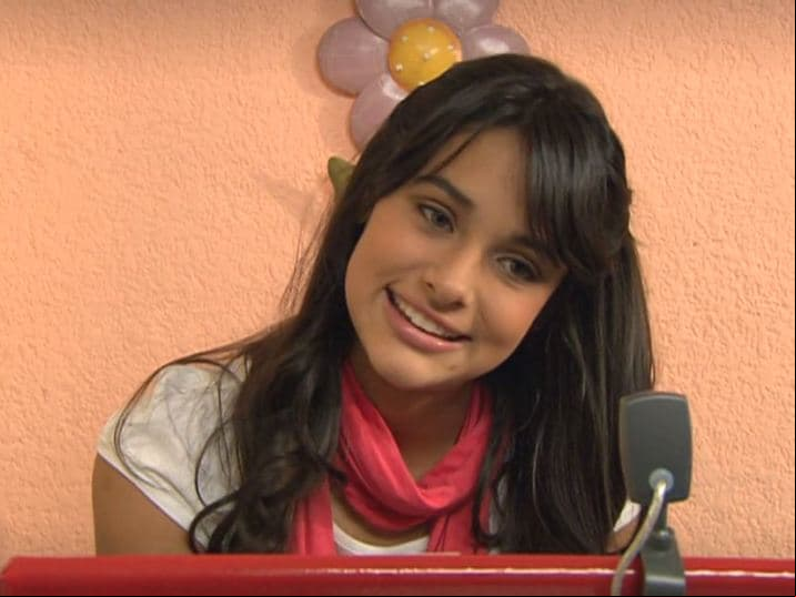 Renata Notni, quien protagoniza 'El Dragón', fue parte de episodios como 'El juramento', 'popular', 'No soy emo' y 'Cámara web'.
