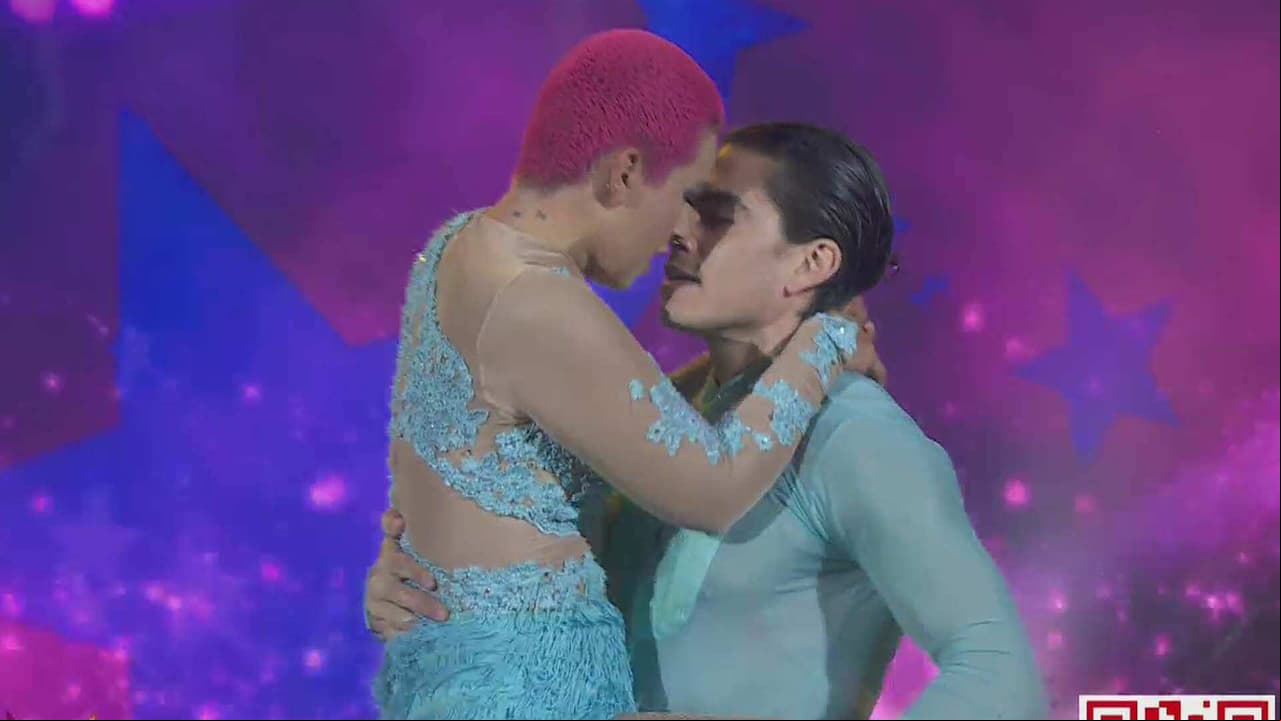 Romi Marcos y Josh Gutiérrez protagonizan tremendo beso en Las Estrellas bailan en Hoy