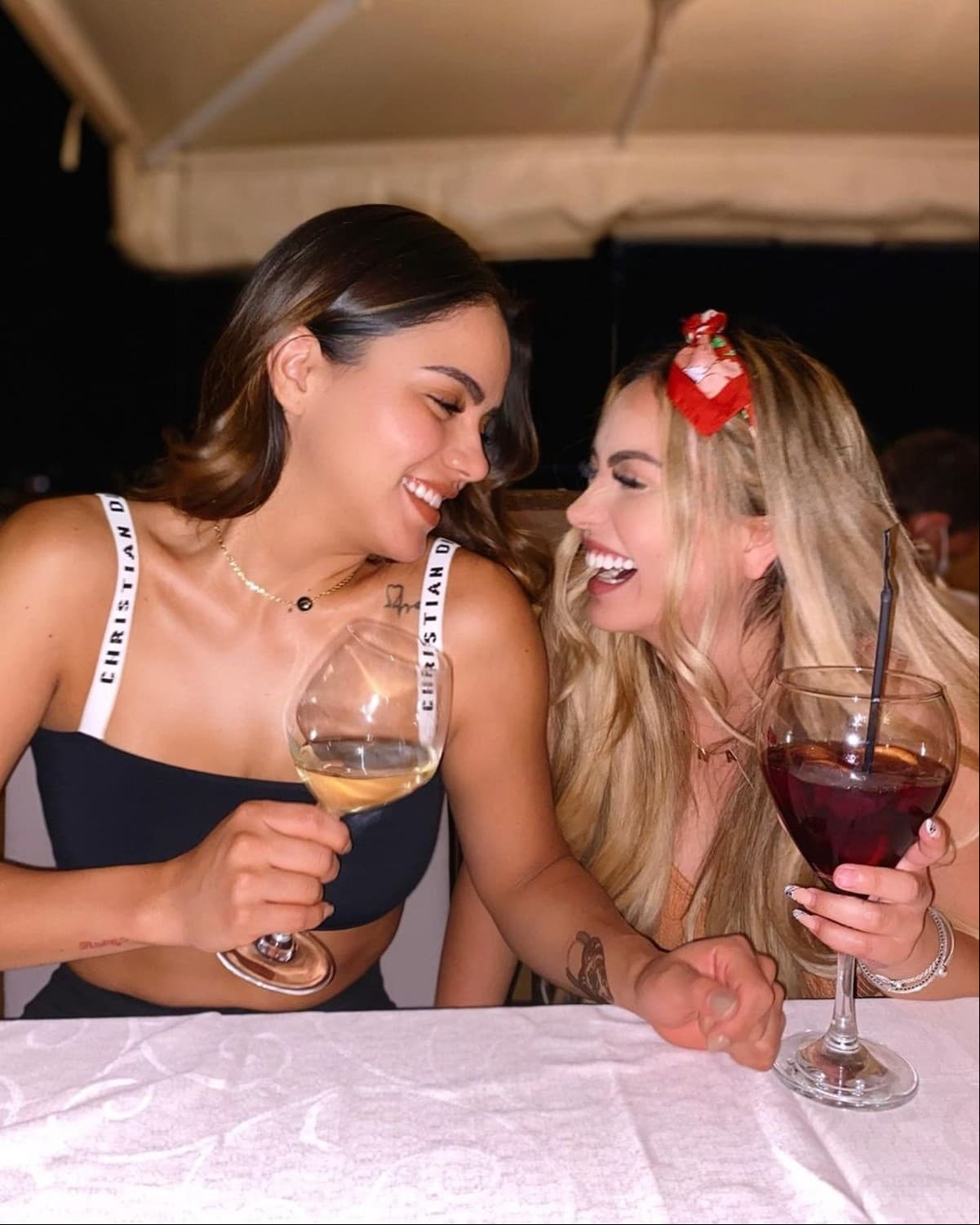 “Te amo Twin”, anotó en una de las fotografías que protagonizó con su hermana.