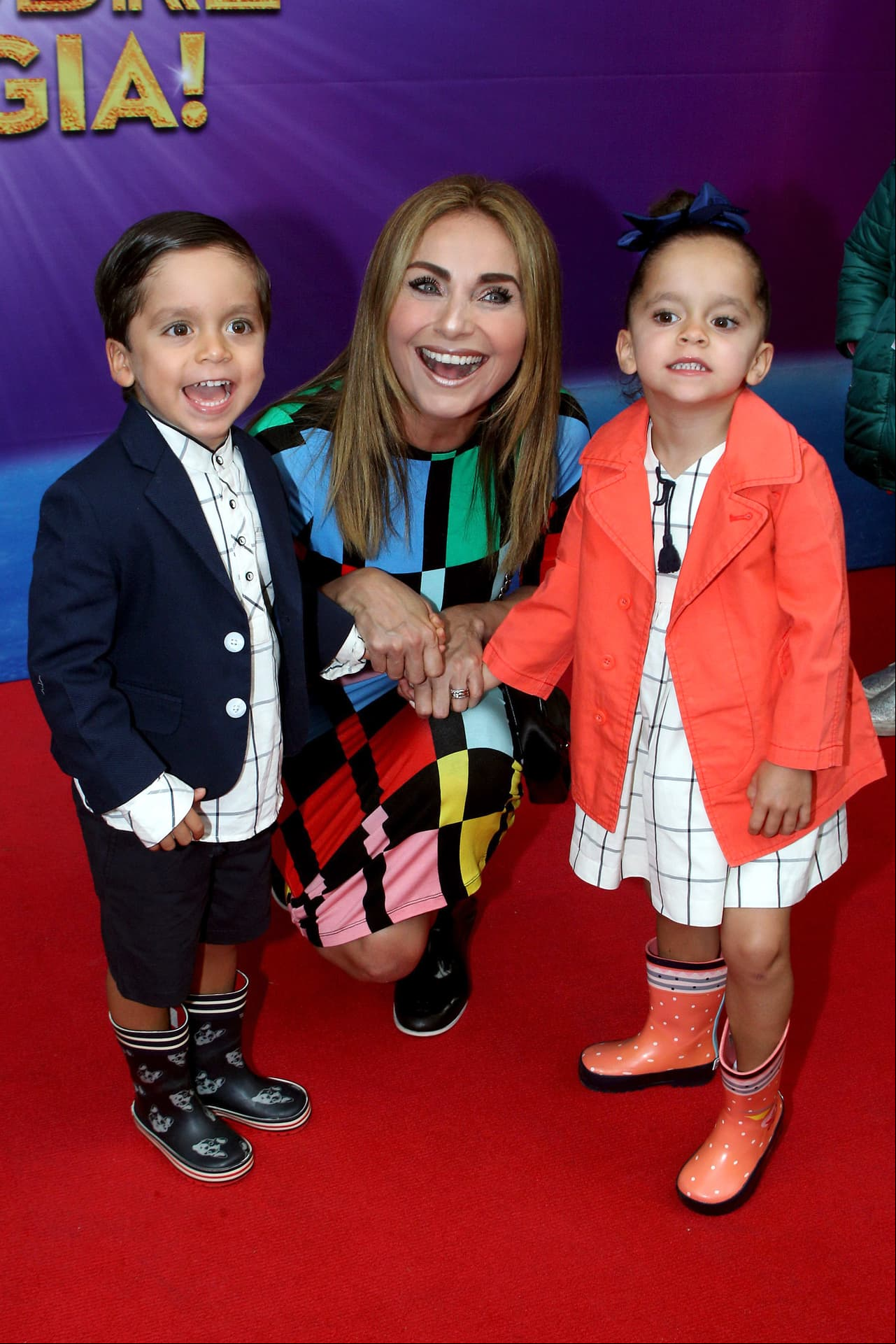 Hace unos días, Elizabeth Álvarez compartió en su cuenta de Instagram videos de cómo festejó al lado de Jorge Salinas los cuatro años de sus mellizos: Máxima y León. Esto provocó cientos de mensajes en los que iradores y famosos destacaron lo grandes que lucen los pequeños y sobre todo el gran parecido físico que tienen con su padre.