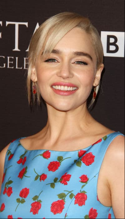 Emilia Clarke pone a competir a Brad Pitt y Kit Harington