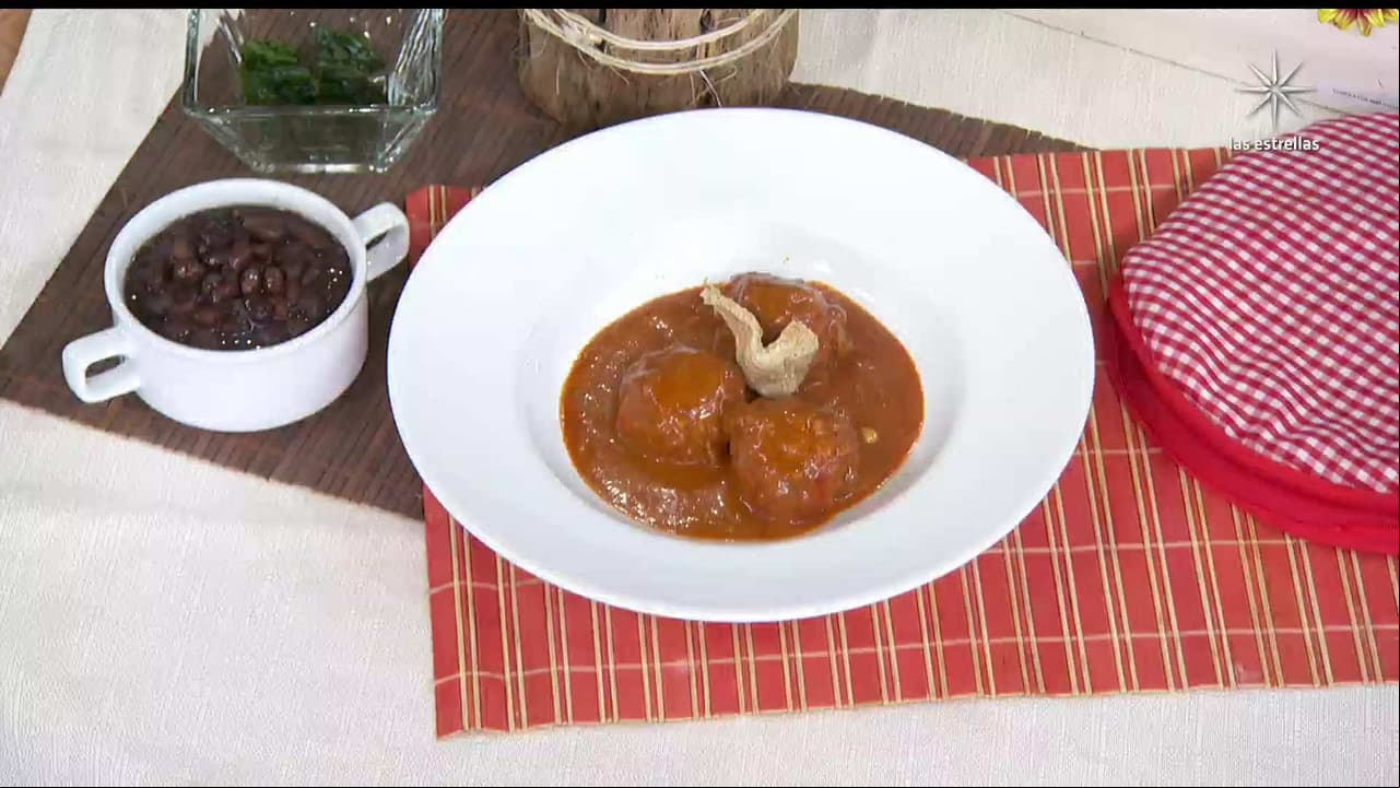 Receta fácil: ‘ALBÓNDIGAS DE CERDO CON CHICHARRÓN Y ADOBO ENCACAHUATADO’