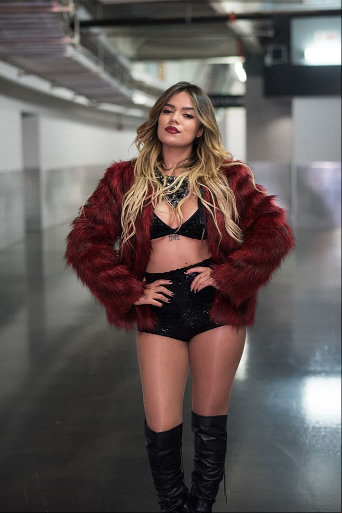 Desde muy joven comenzó a buscar su propio espacio para expresar su arte, por lo que abrió su canal de YouTube. Con el paso del tiempo y a la edad de 14 años, Karol hizo su primera aparición en la televisión al hacer casting para el programa ‘X Factor’.