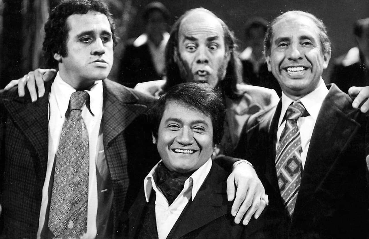 Fernando Manuel Alfonso Gómez de Valdés y Castillo, conocido en el mundo artístico como ‘El Loco’ Valdés nació el 29 de enero de 1931 en Ciudad Juárez. El comediante inició su carrera en el mundo del espectáculo a principios de la década de 1950.