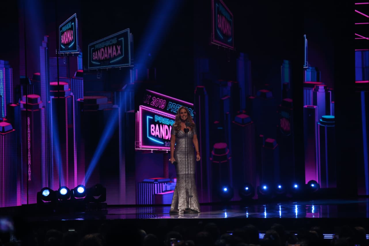 Lucero fue la presentadora de los Premios Bandamax 2019, a continuación, te compartimos sus mejores momentos.