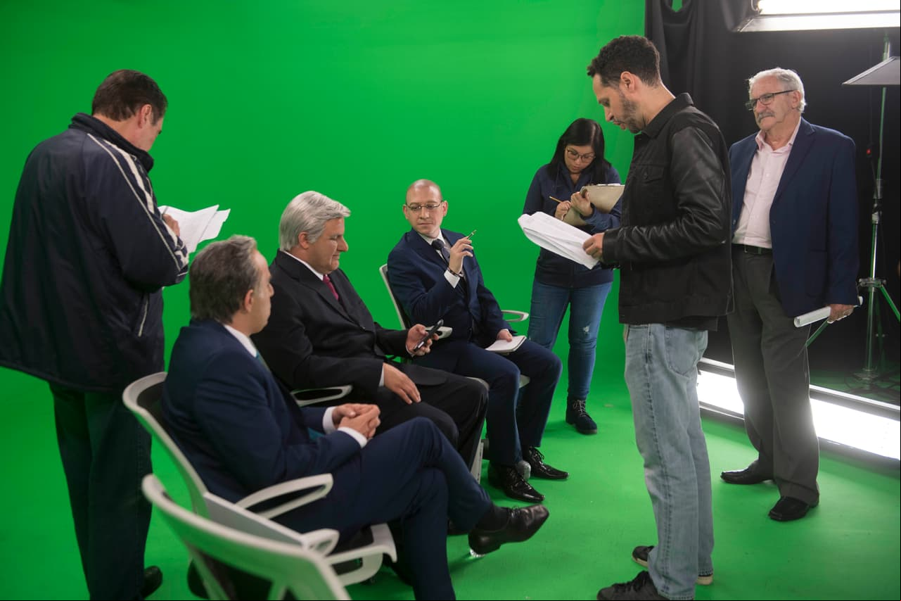 Después del paseo que te dimos tras bambalinas, te dejamos con los verdaderos protagonistas del circo... digo, del tercer debate presidencial. Para más detalles, ver el capítulo 29 de El Privilegio de Mandar.
