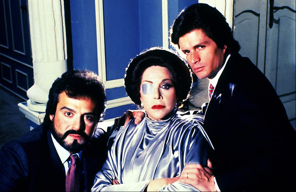 ‘Cuna de lobos’ se estrenó en 1986 y fue protagonizada por Gonzalo Vega, María Rubio y Alejandro Camacho, convirtiéndose en uno de los proyectos más exitosos de Televisa. Te presentamos cómo lucen sus protagonistas en la actualidad.